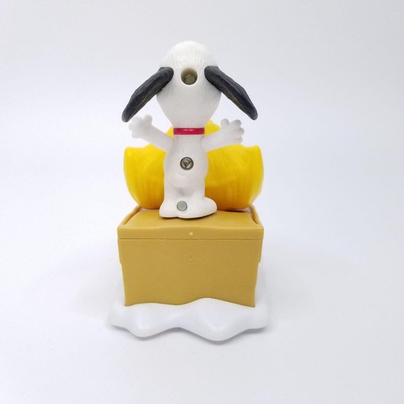 McDonalds 2015 Peanuts Movie Happy Meal Toy 5 Sally Snoopy Box Sled Rolling - Picture 6 of 8